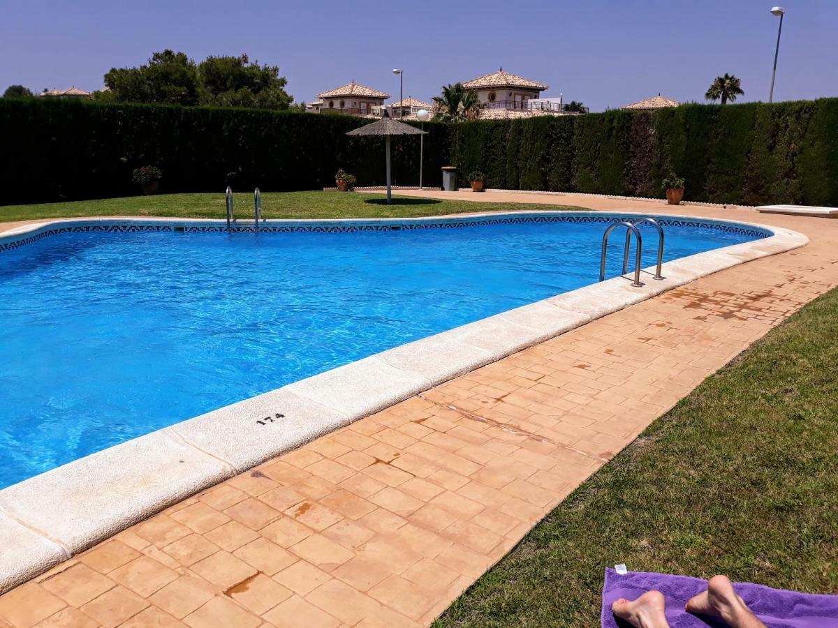 Villa Fabulous Detached Large 5 Bedrooms 3 Bathrooms Backing Onto Golf Course