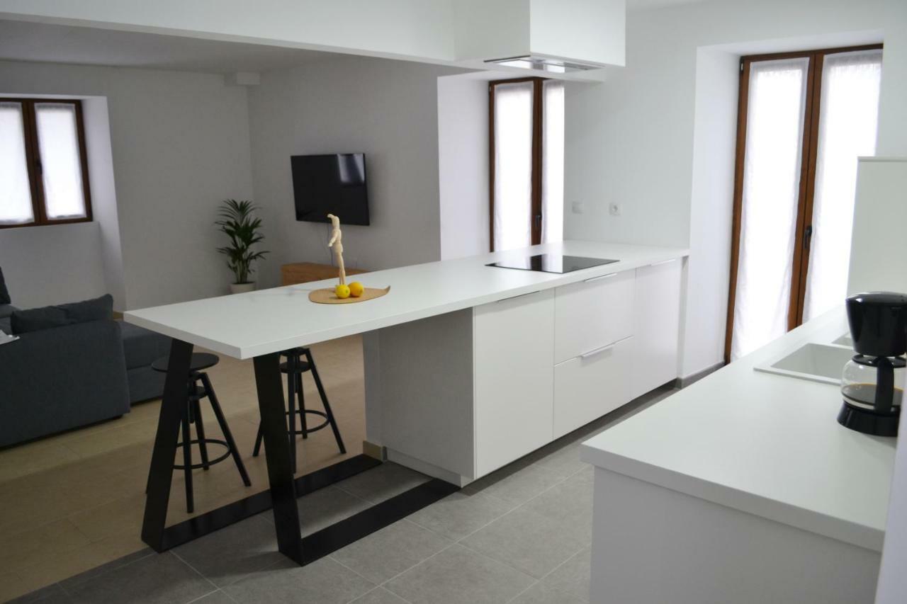 Ura Apartment Lesaka
