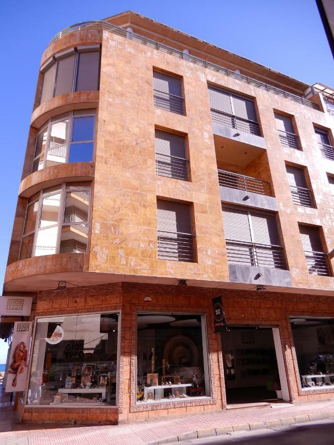 Edificio 1º Linea De Playa, En Paseo Maritimo De Torrevieja, Alicante, Costa Blanca * Torrevieja