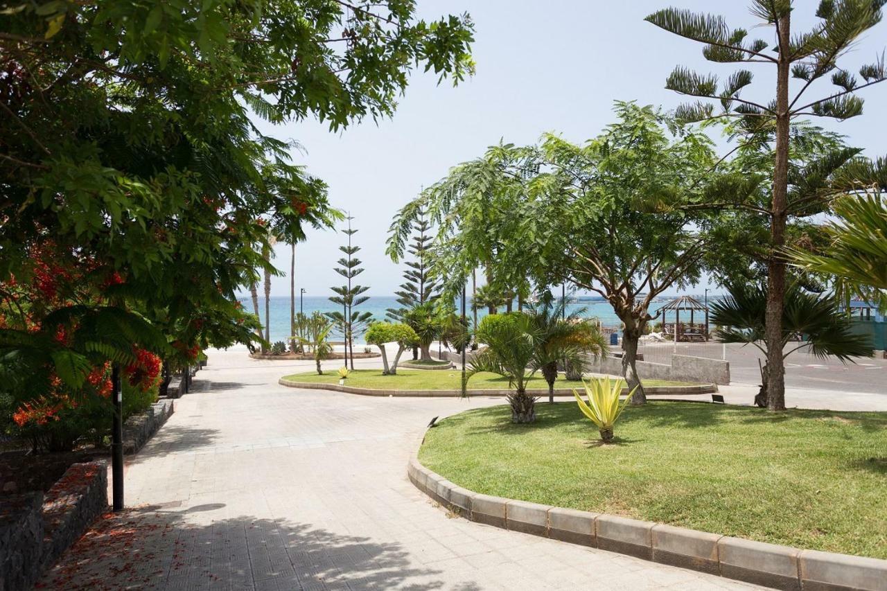 138 Los Angeles, Los Cristianos Close To The Ocean