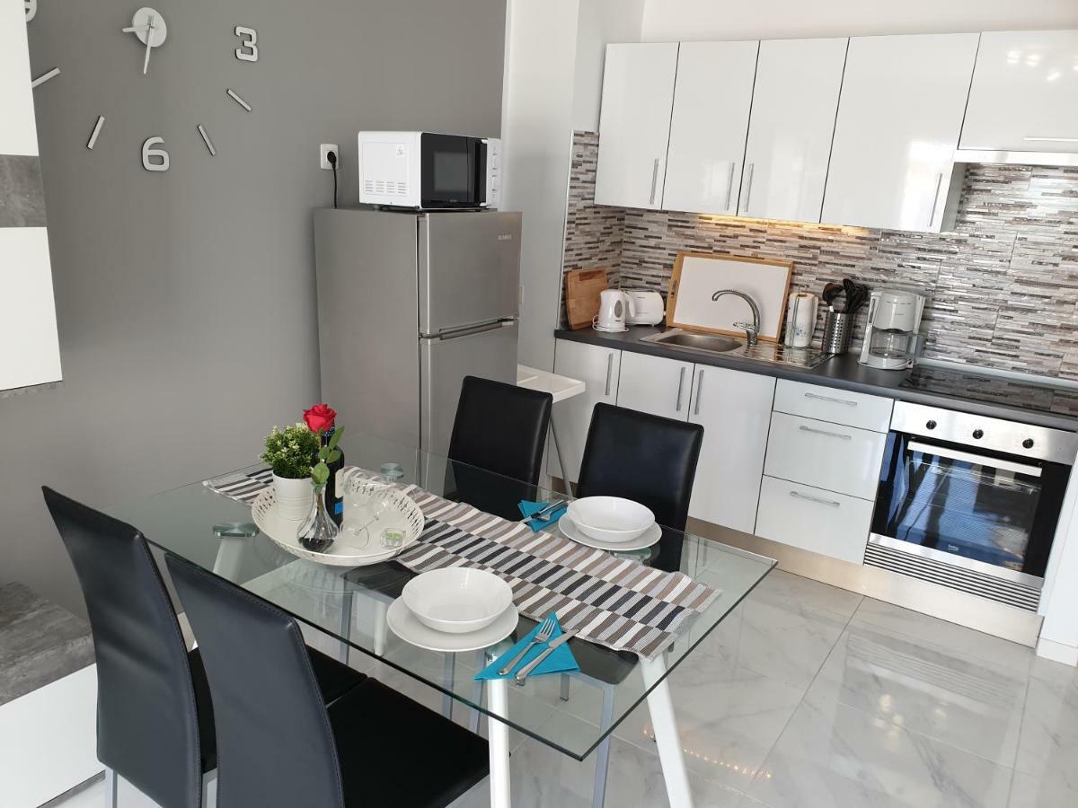 Casa Flores With Heated Pool, Only 490 Meters To The Beach, Balcony, Wifi Apartamento