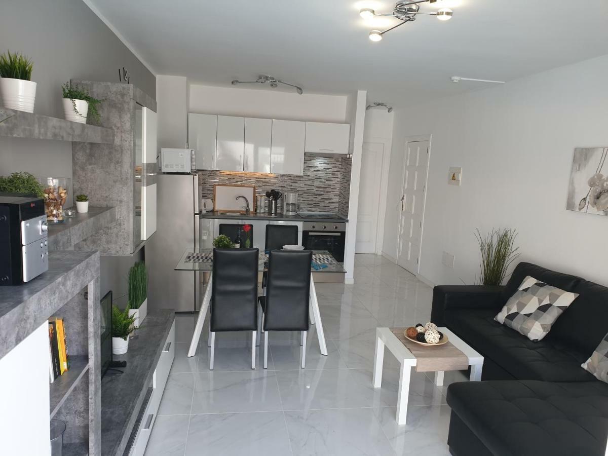 Apartamento Casa Flores With Heated Pool, Only 490 Meters To The Beach, Balcony, Wifi