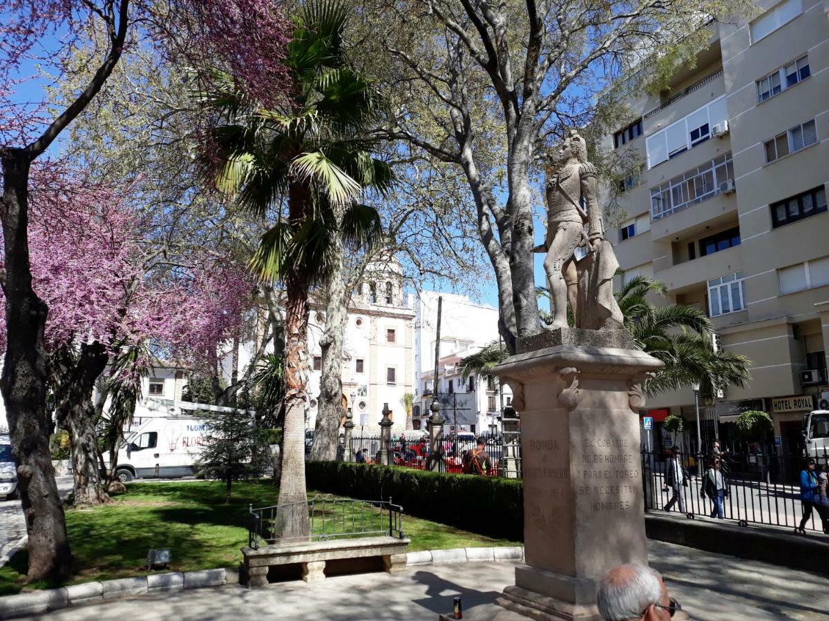 Puerta Alameda *
