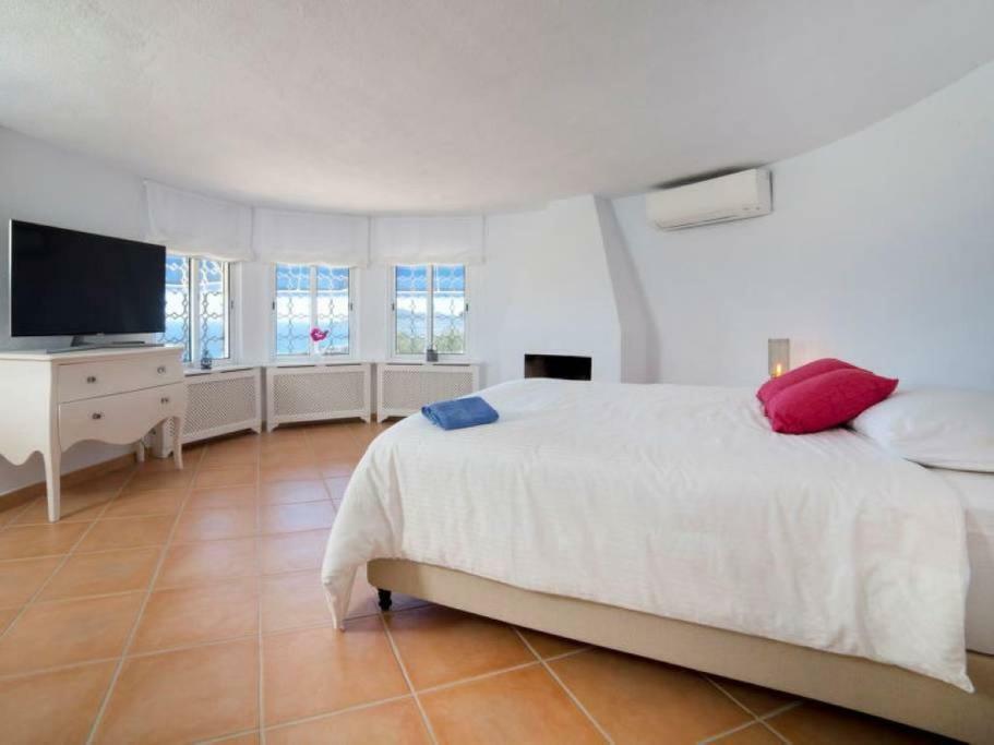 Blanca Villa *