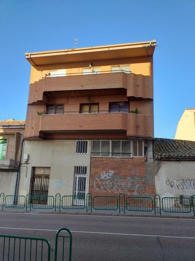 Biblioteca Municipal Apartment Zamora
