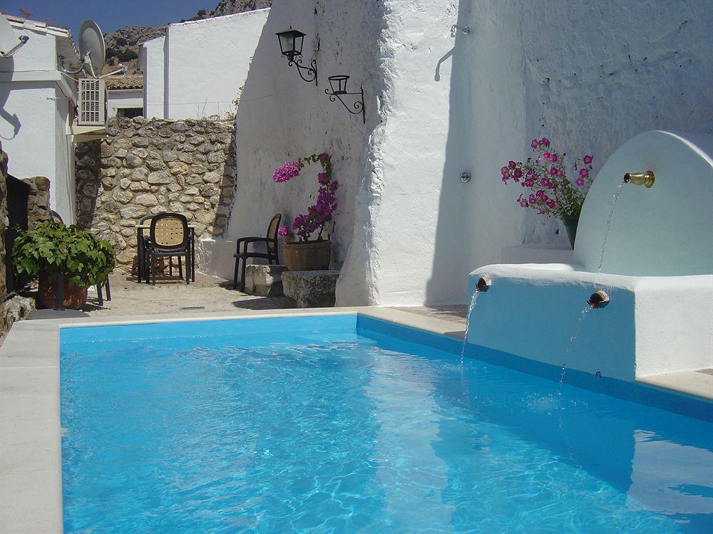 Zuhayra Hotel 2*