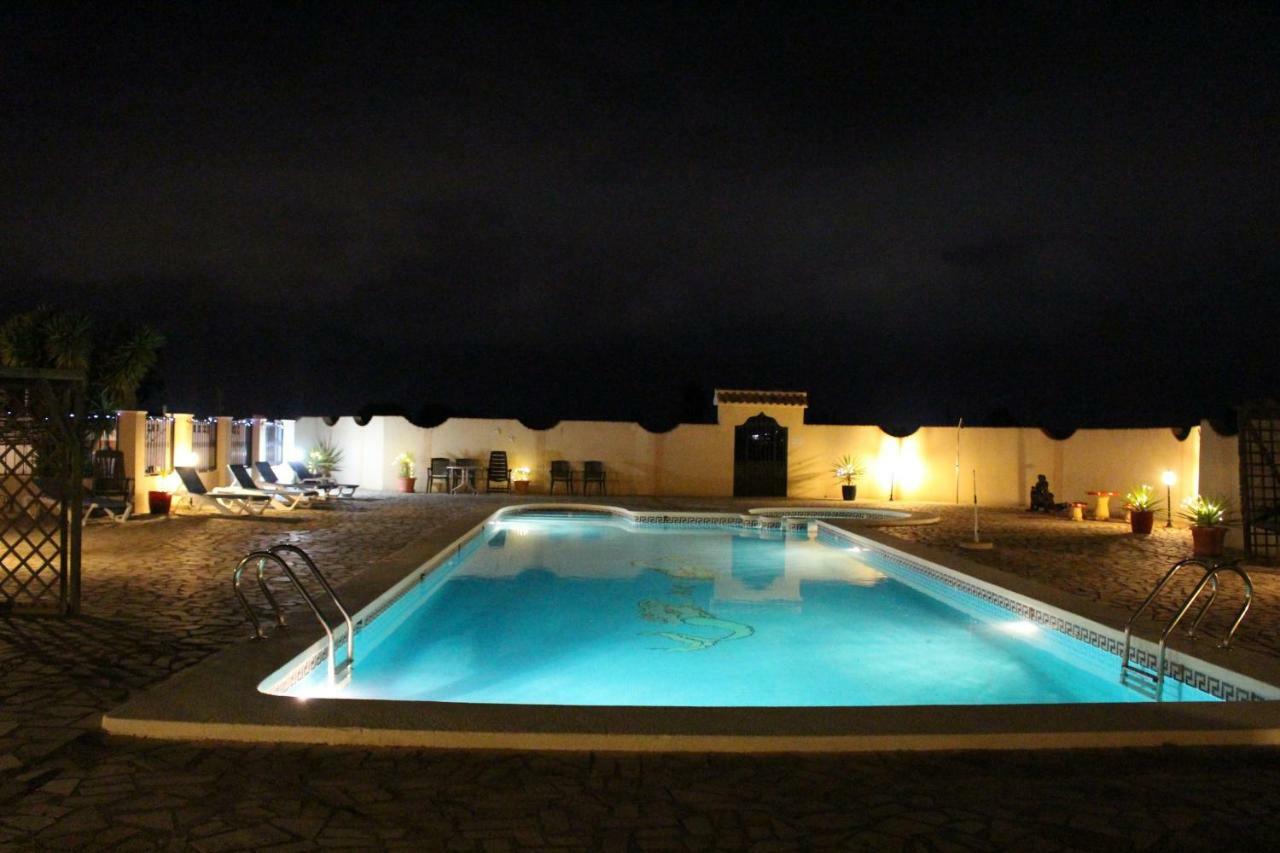 Mariana Villa *
