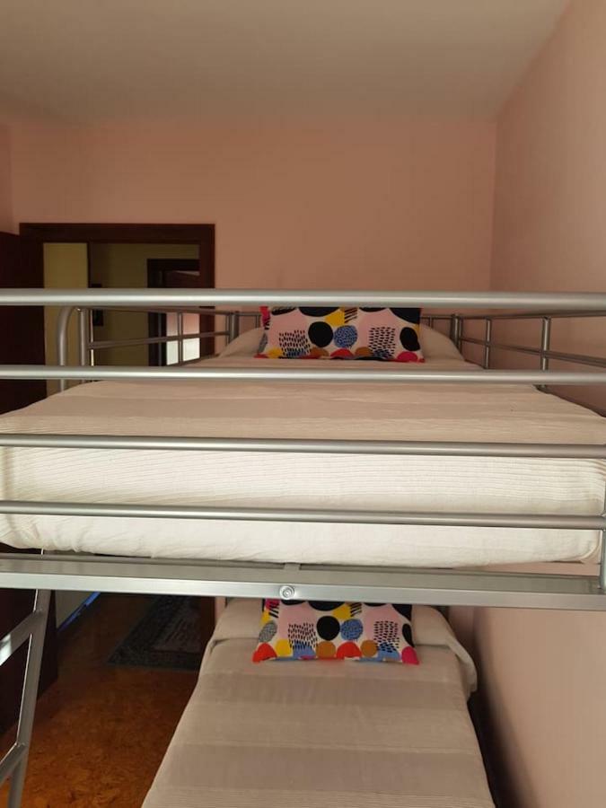Apartamento Muy Amplio, Con Wifi Y A 12 Minutos Del Centro *