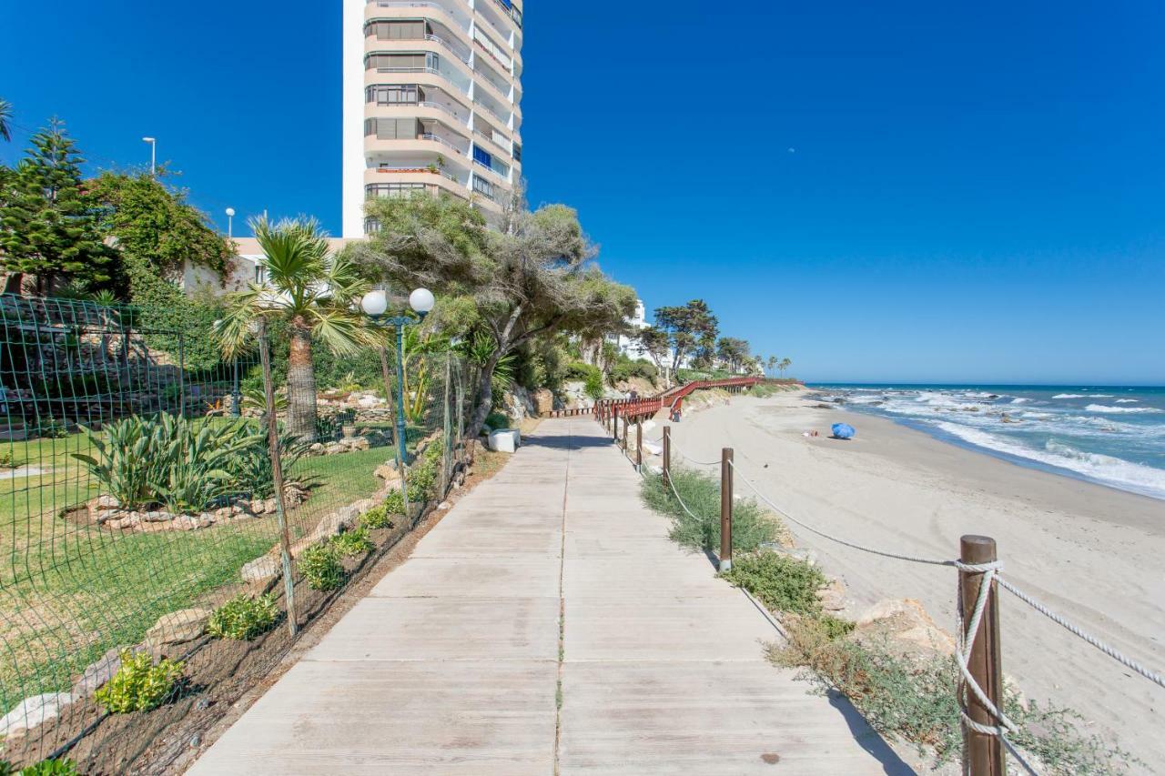Spectacular Modern Beachfront 2/bed Retreat Apartment