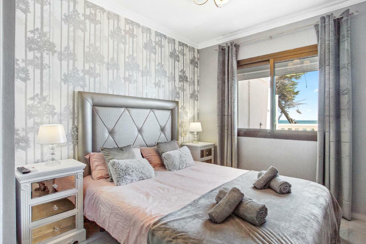 Spectacular Modern Beachfront 2/bed Retreat