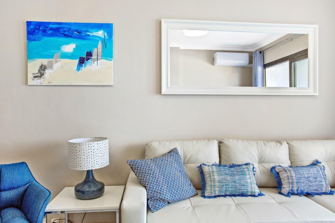 Spectacular Modern Beachfront 2/bed Retreat Apartment