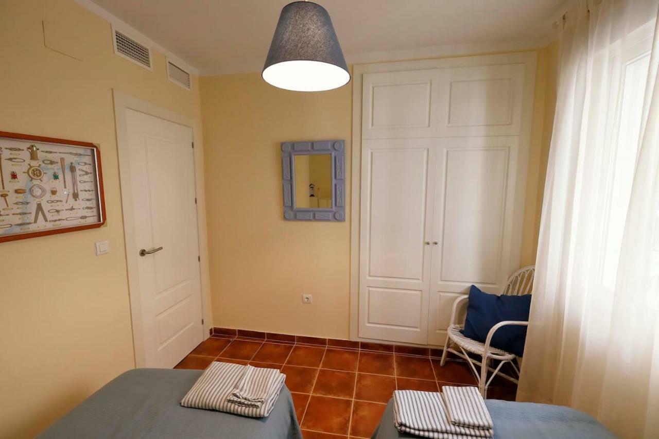 Center Paseo Apartment: Renovated With Double Garage *