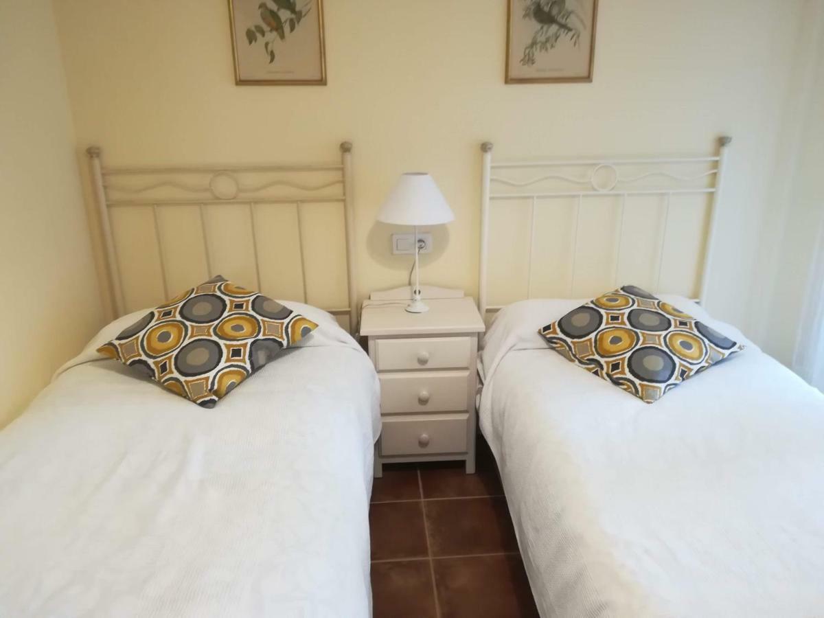Center Paseo Apartment: Renovated With Double Garage *