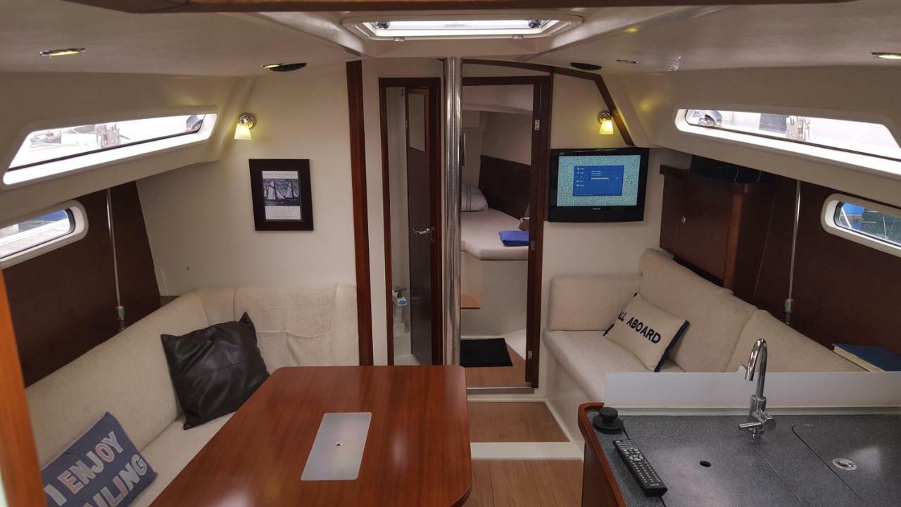 Fantastico Velero Botel *