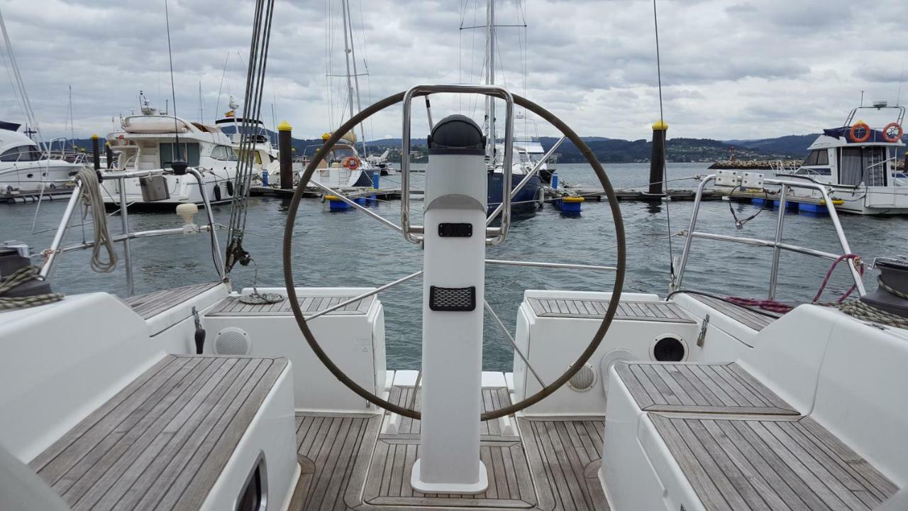 Fantastico Velero Botel Ferrol