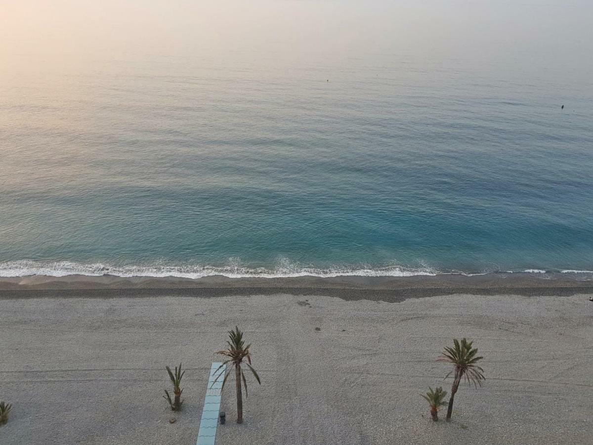 ático En Almuñecar. Primera Línea De Playa Con Vistas Espectaculares *