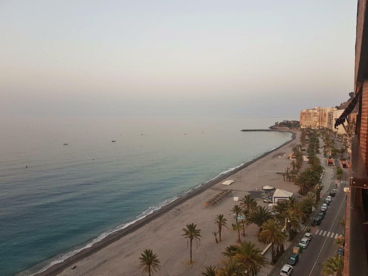 ático En Almuñecar. Primera Línea De Playa Con Vistas Espectaculares