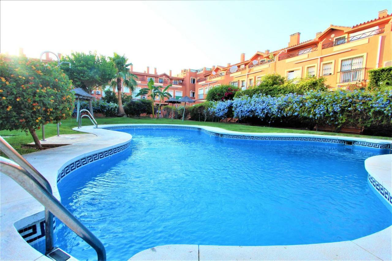 Apartment Torremolinos: Beachside Retreat With Pool And Free Parking