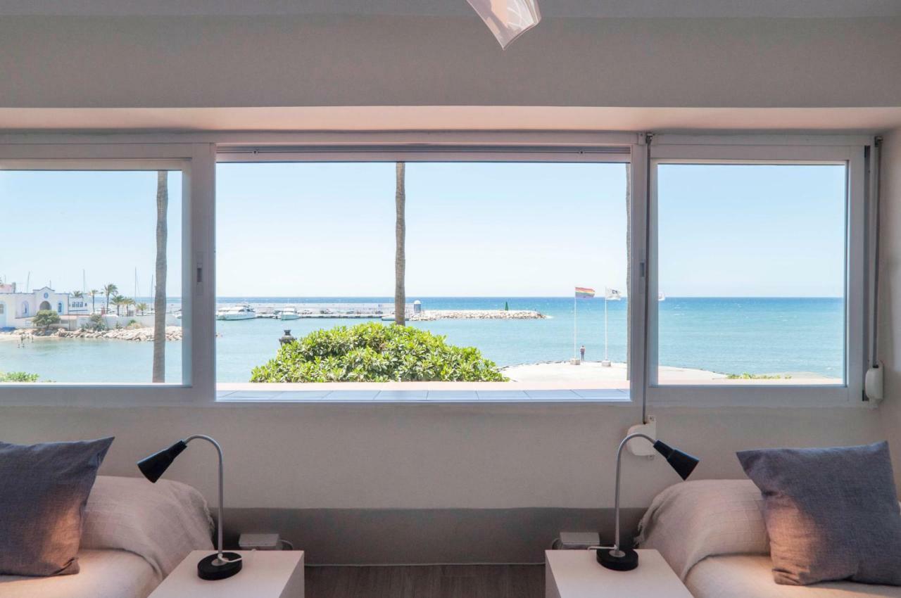 Eden Roc Beachfront Apartment *
