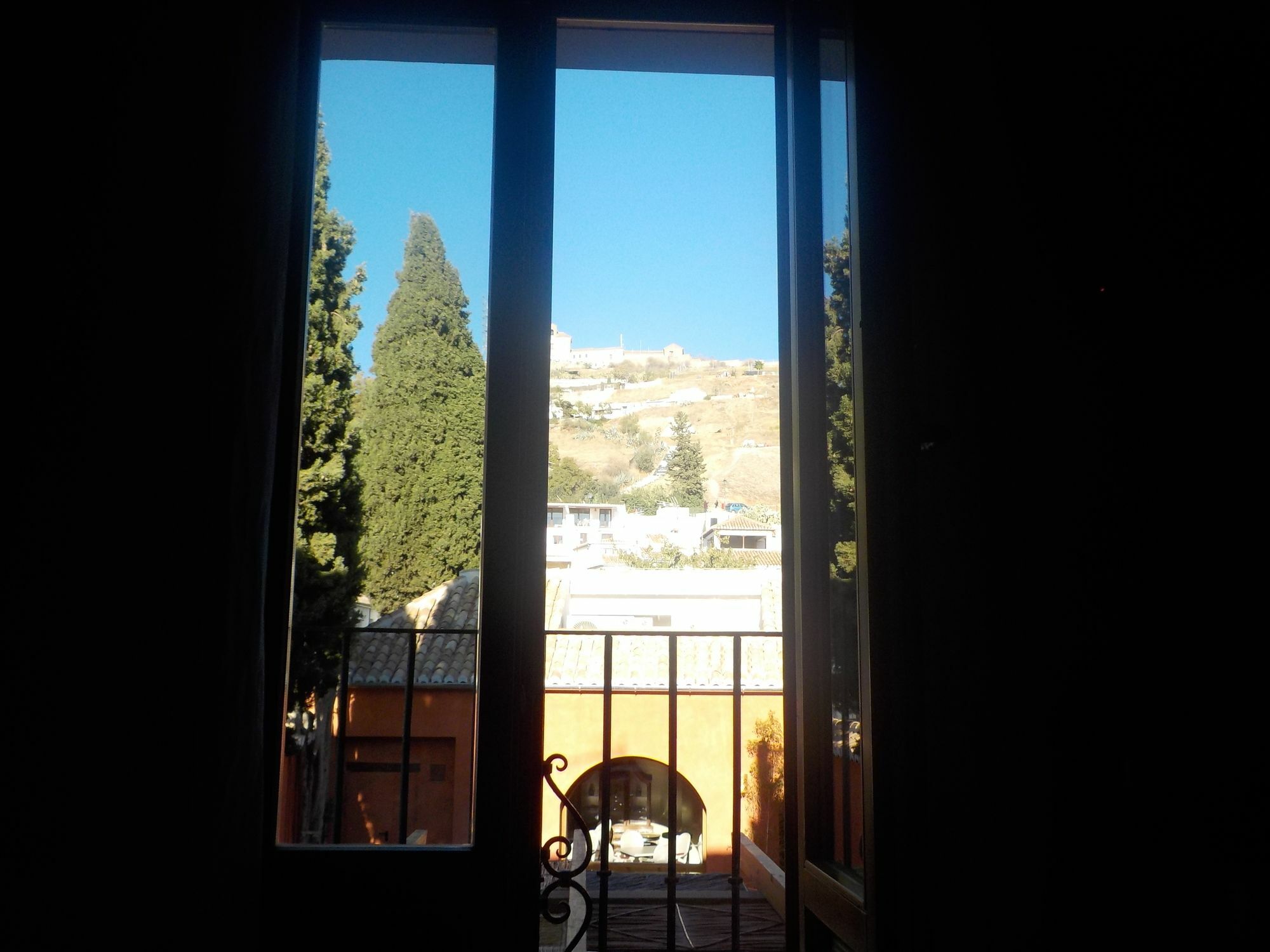 Con Encanto La Luna En El Alba Pensión Granada