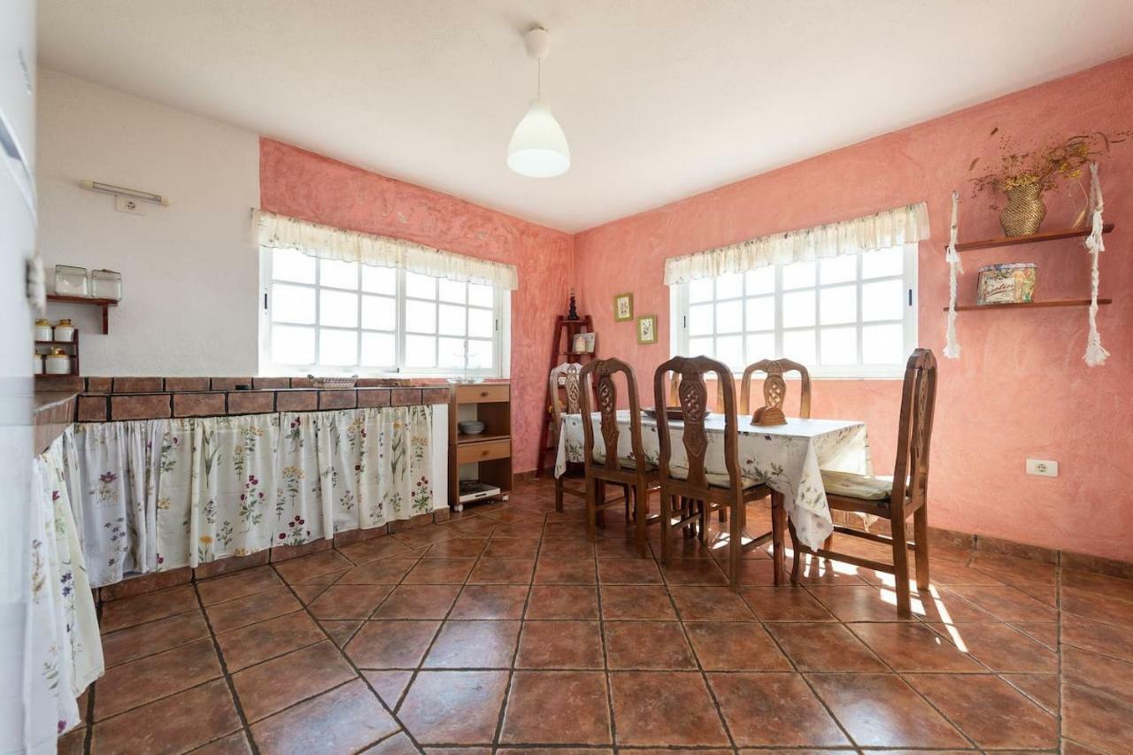 Casa Alba, Casa Rústica En La Colina Con Piscina-spa Climatizada Y Vistas Al Mar Puntallana