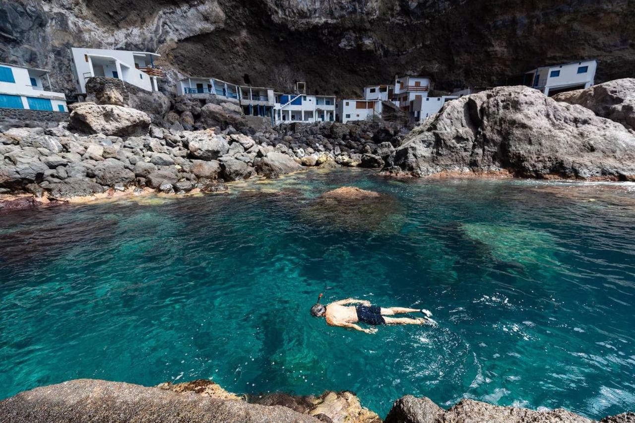 Сasa de vacaciones Casa Alba, Casa Rústica En La Colina Con Piscina-spa Climatizada Y Vistas Al Mar Puntallana
