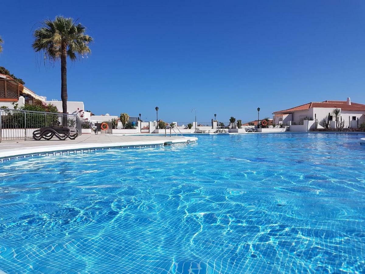 Playa Del Duque In 1st Sea Line Directly On The Beach, Heated Pool, Wifi, Balcony Apartamento