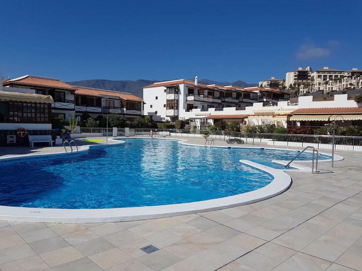 Playa Del Duque In 1st Sea Line Directly On The Beach, Heated Pool, Wifi, Balcony Apartamento *