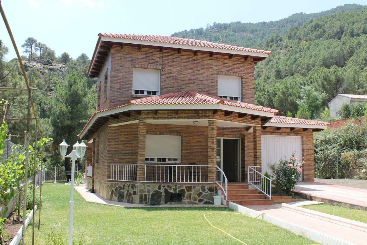 En El Corazón De La Sierra De Gredos, Pinar De La Atalaya-tiemblo El Tiemblo