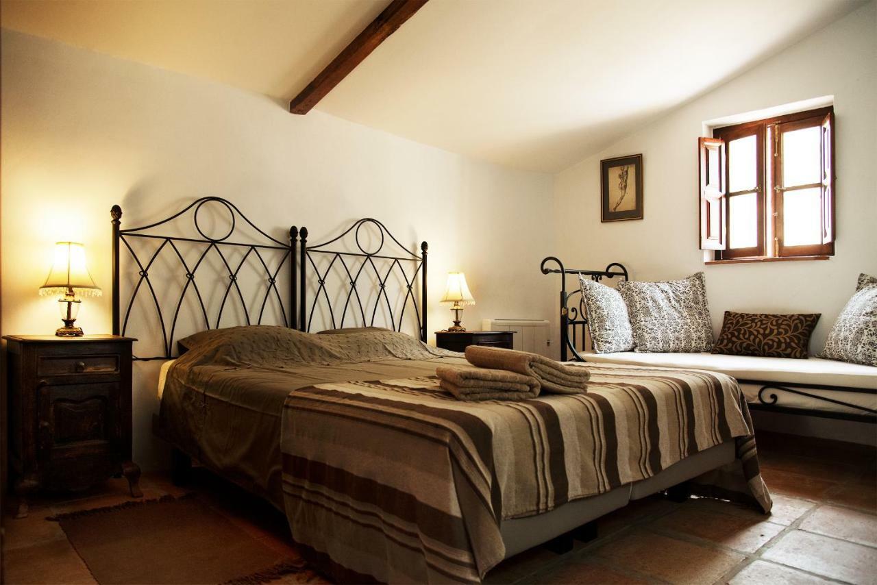 Cortijo Don Camilo De La Huma Bed and breakfast