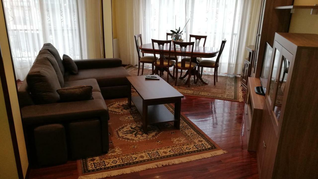 Piso As Camelias Apartment *