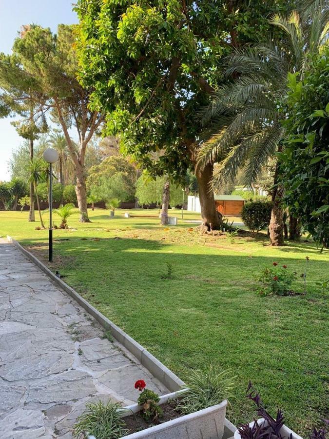 Estudio Moderno Con Jardín Privado Y Piscina Apartamento