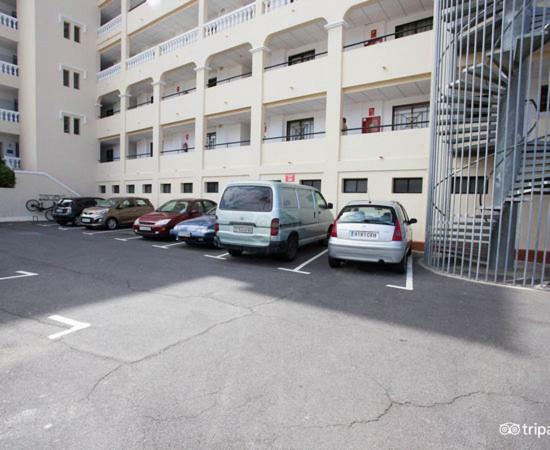 Castle Harbour Official Apartahotel 3*