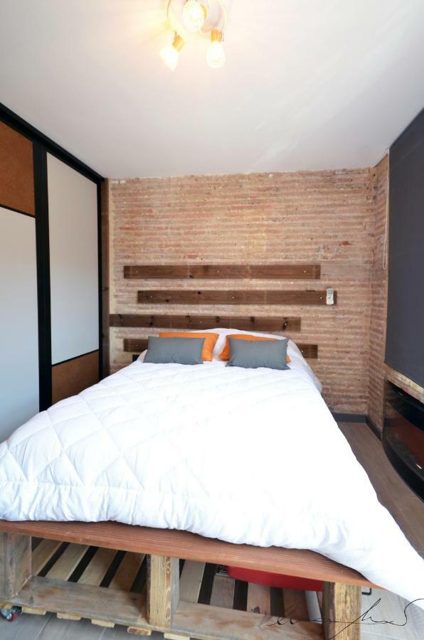 Casita En El Cabañal Con Patio *