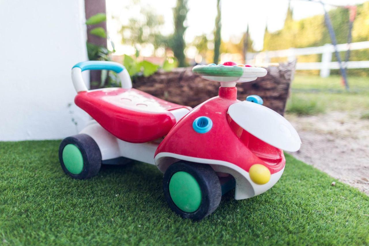 Hearts & Ponies Con Piscinas Privadas Cerca De La Warner Country house