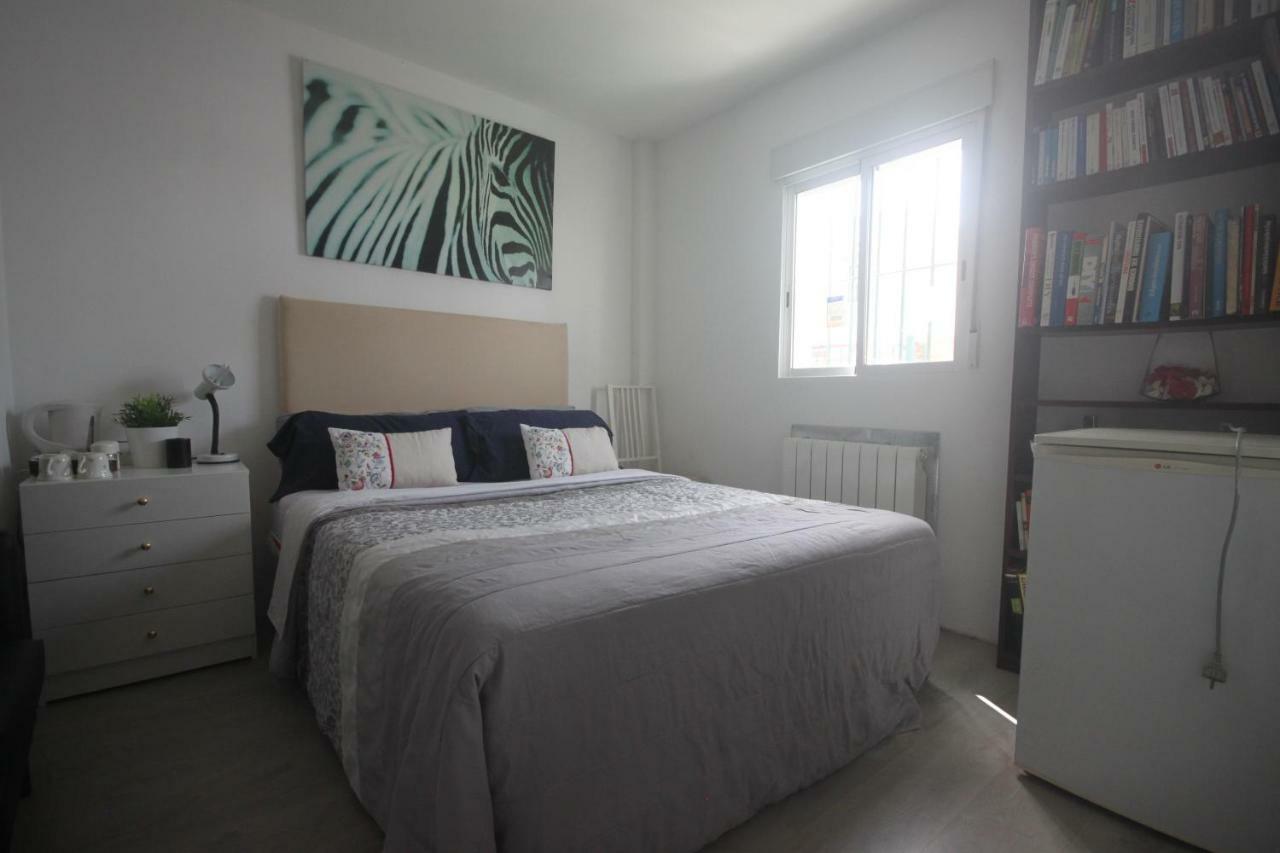 Homestay Little Peaceful Retreat: Private With Terrace And Amenities