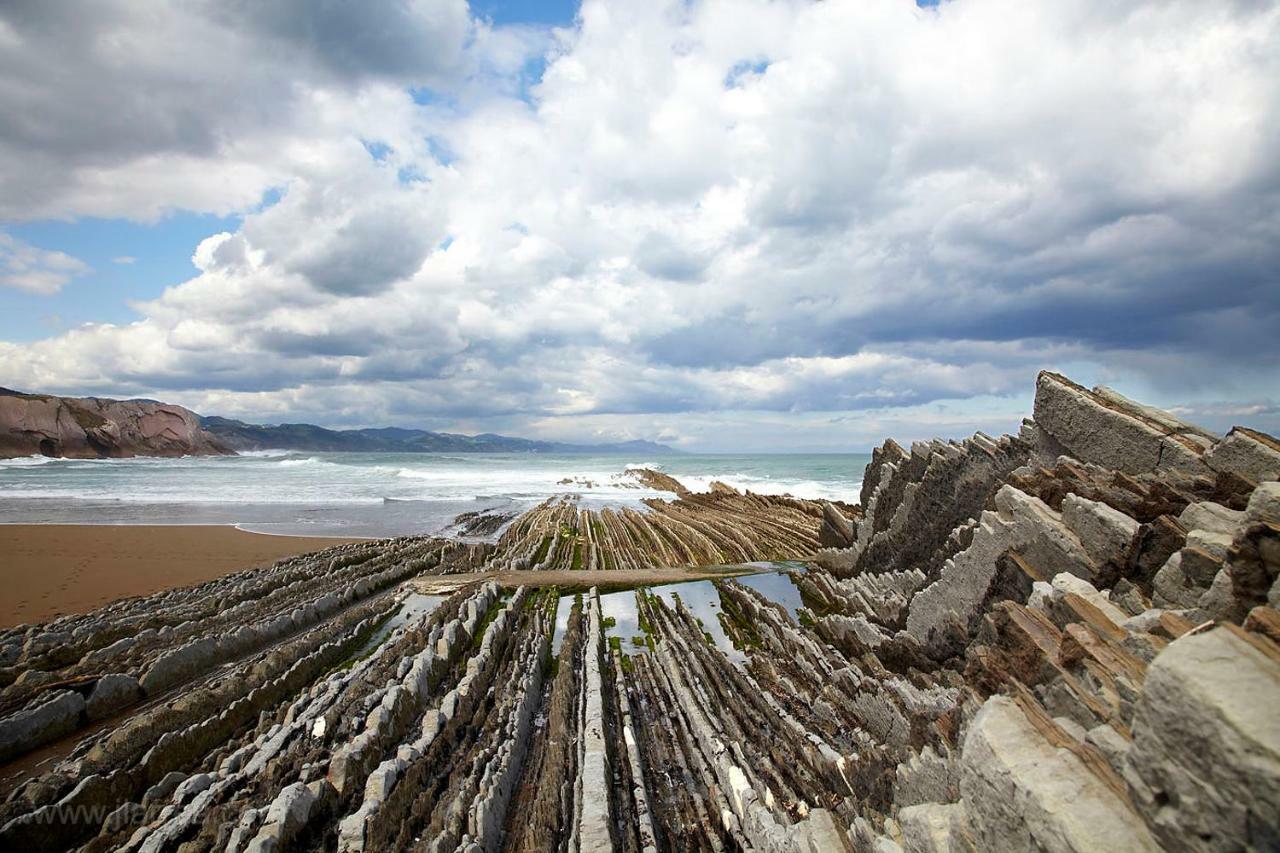 Urain - At Flysch-coast * Zumaia