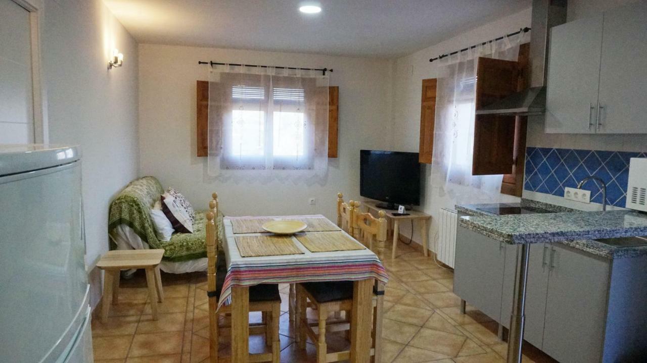 Encinar De Aguas Blancas Country house *