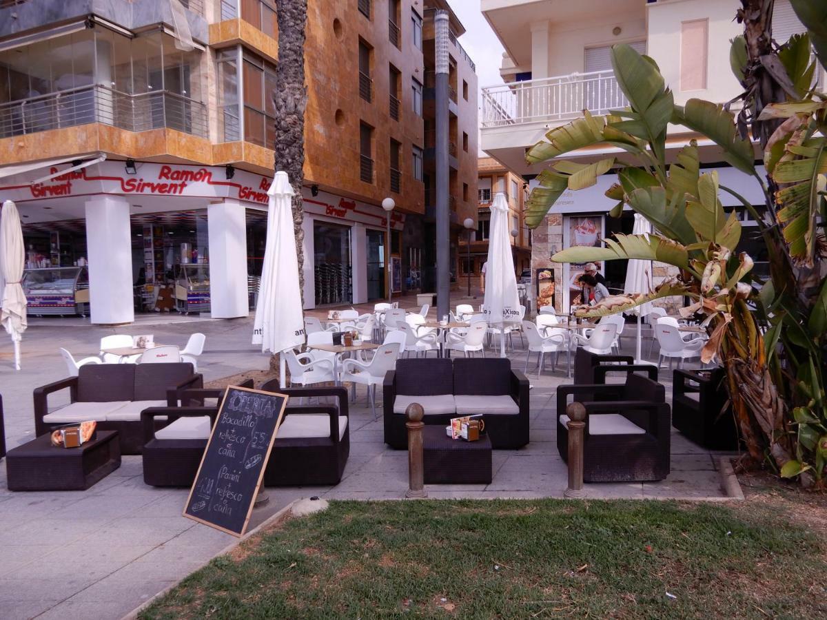 Edificio 1º Linea De Playa, En Paseo Maritimo De Torrevieja, Alicante, Costa Blanca