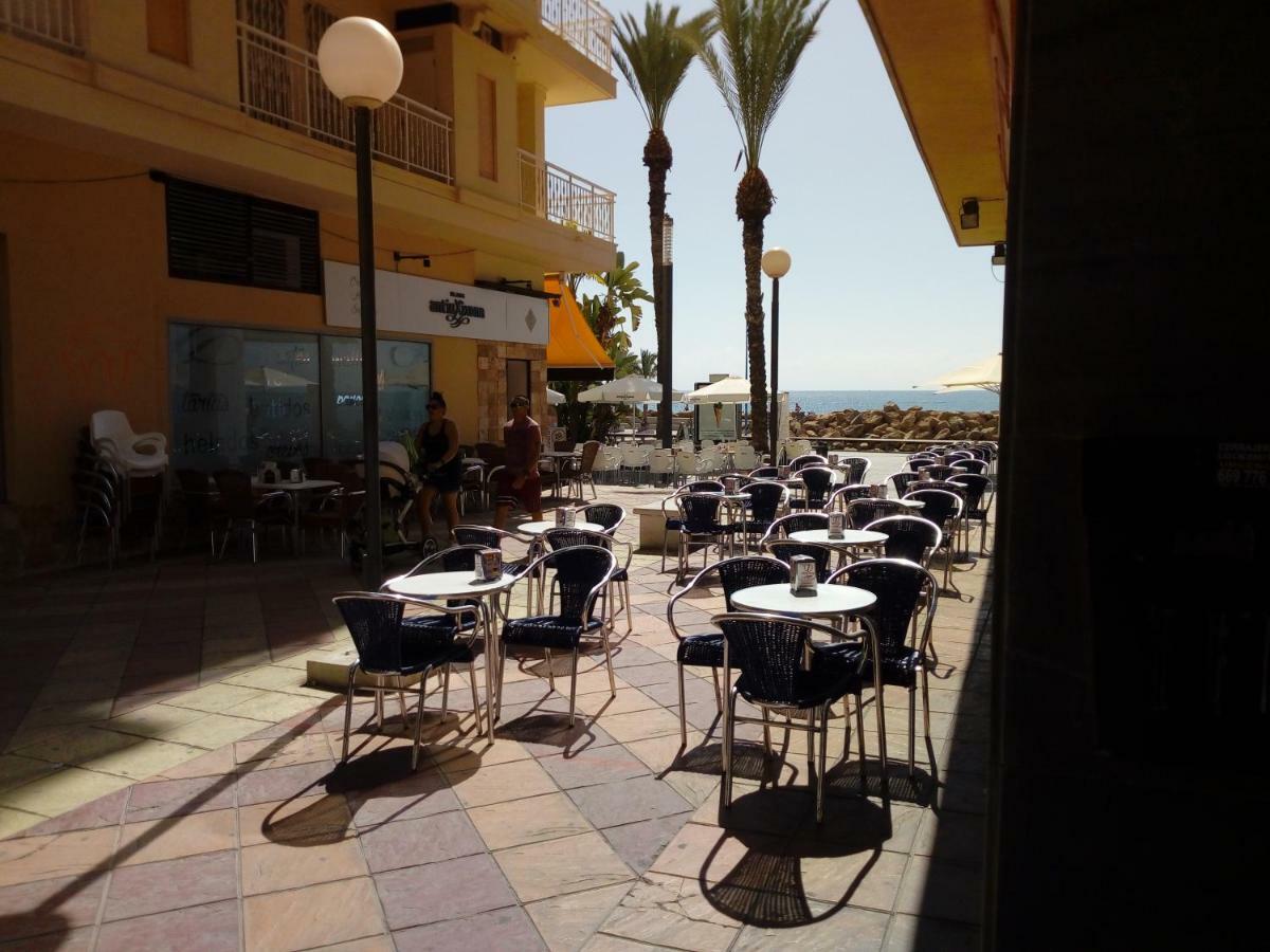 Edificio 1º Linea De Playa, En Paseo Maritimo De Torrevieja, Alicante, Costa Blanca