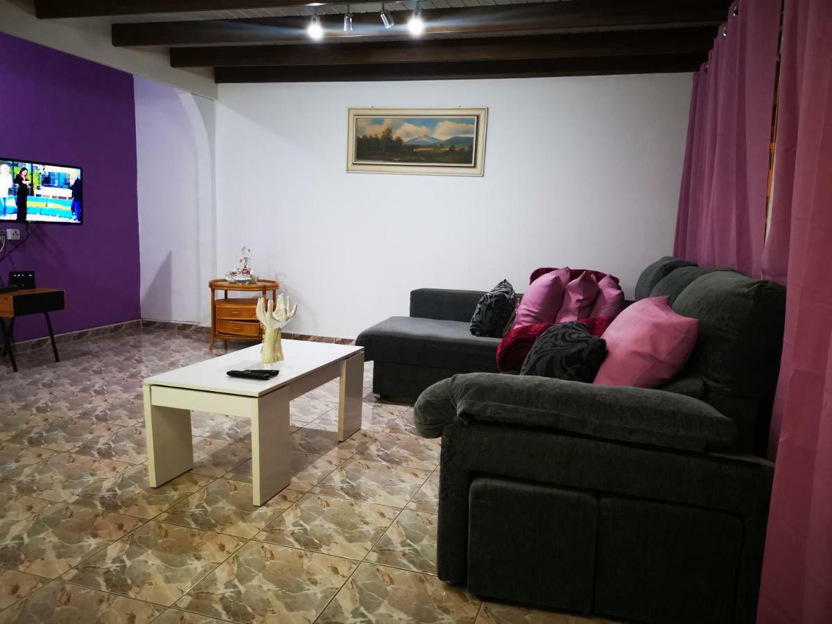 Сasa de vacaciones Nelidas Pri. Bungalow Pool & Wifi Free.