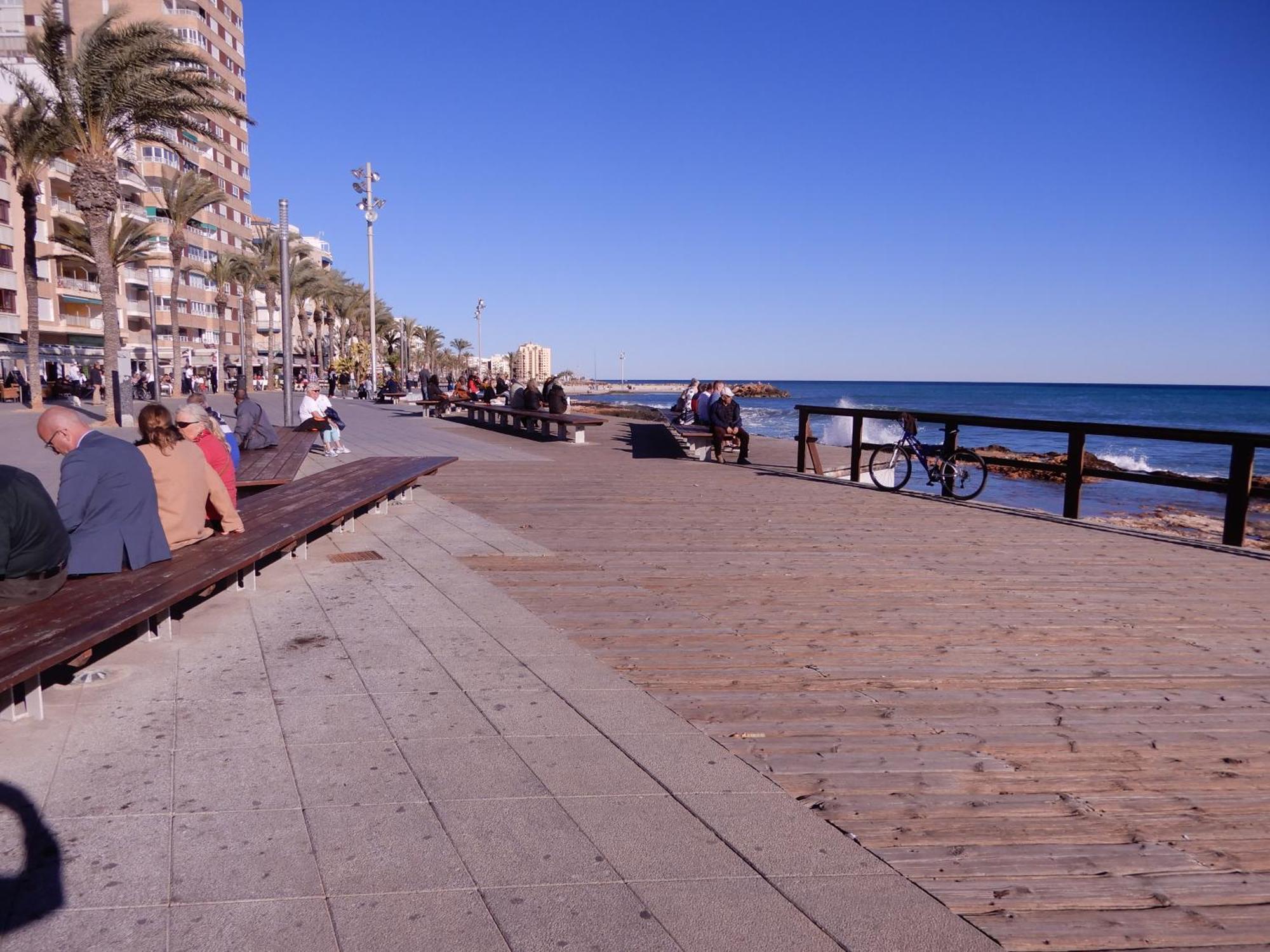 Edificio 1º Linea De Playa, En Paseo Maritimo De Torrevieja, Alicante, Costa Blanca Apartment *