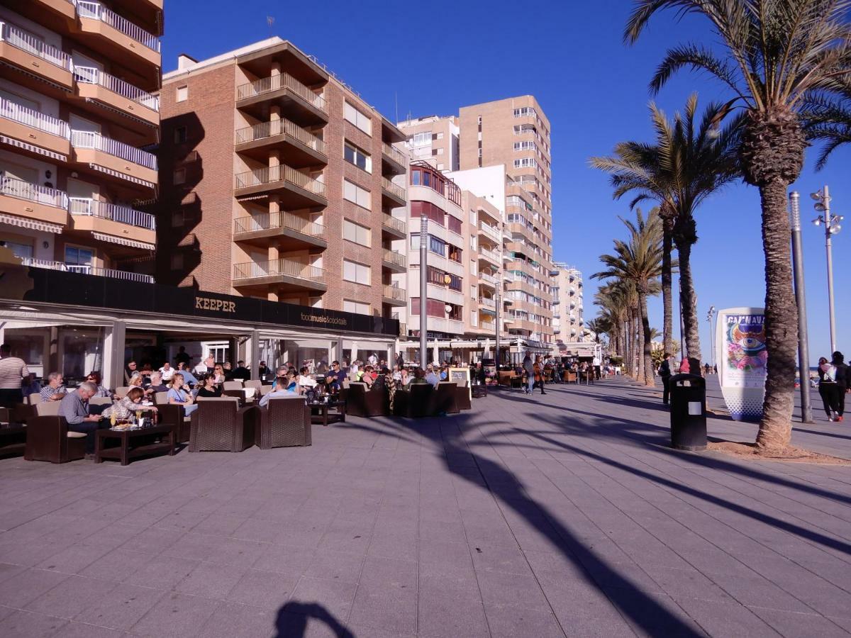 Edificio 1º Linea De Playa, En Paseo Maritimo De Torrevieja, Alicante, Costa Blanca Apartment *