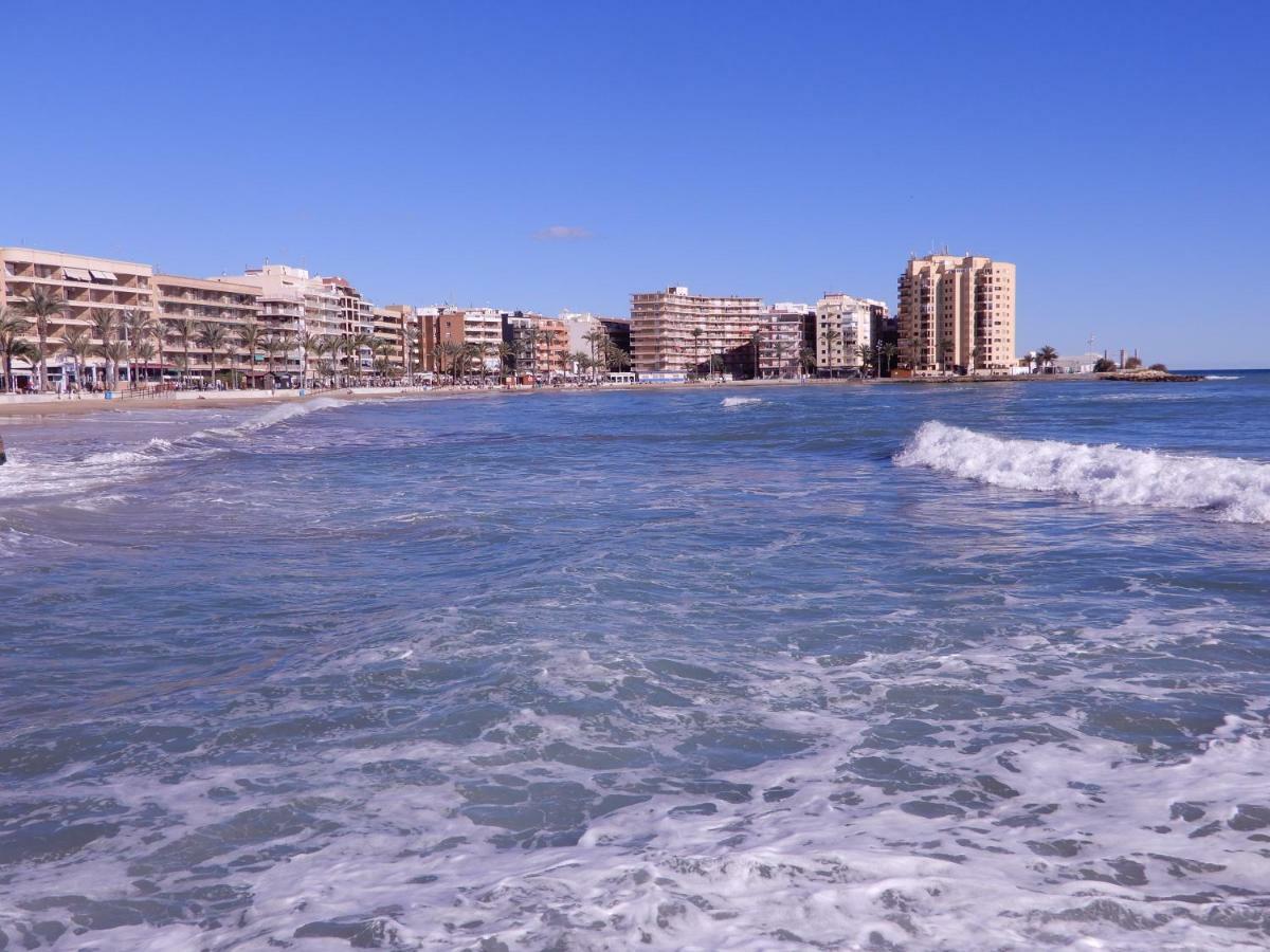 Edificio 1º Linea De Playa, En Paseo Maritimo De Torrevieja, Alicante, Costa Blanca * Torrevieja