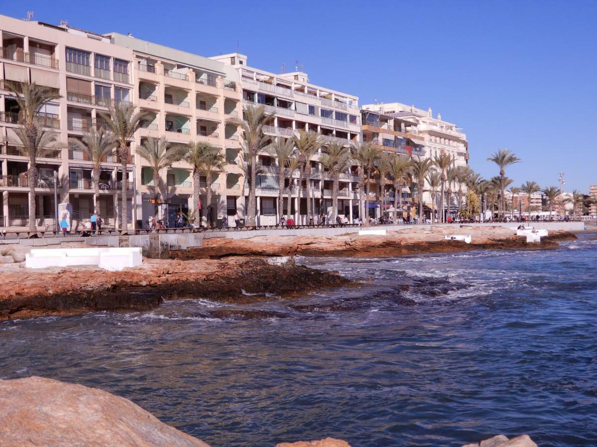 Edificio 1º Linea De Playa, En Paseo Maritimo De Torrevieja, Alicante, Costa Blanca * Torrevieja