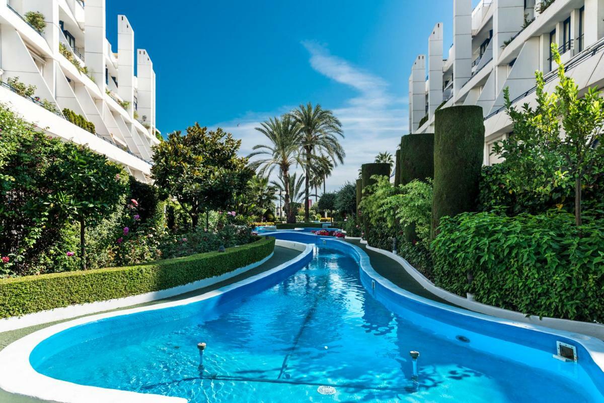 Apartment Center Beachfront With Private Patio