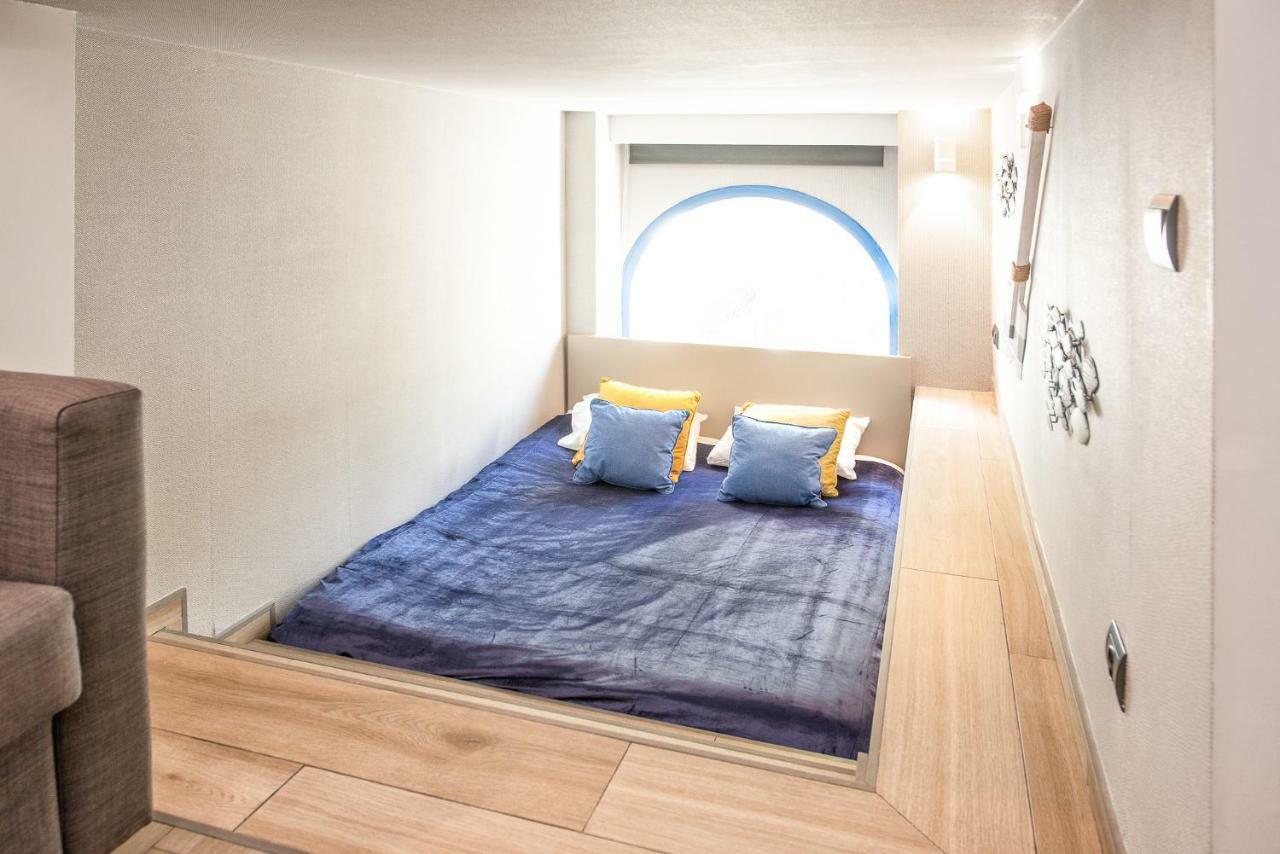 Apartment Center Beachfront With Private Patio