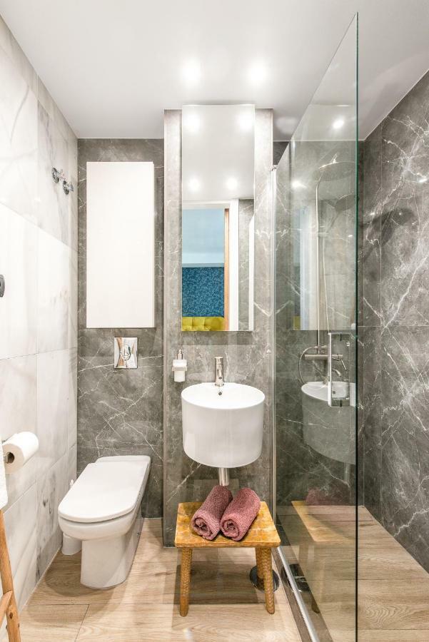 Center Beachfront With Private Patio * Marbella