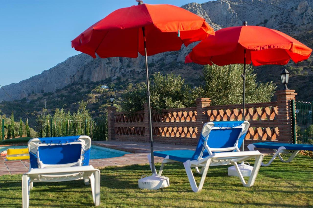 Lagar Del Chorro Junto Caminito Del Rey Piscina Y Baloncesto