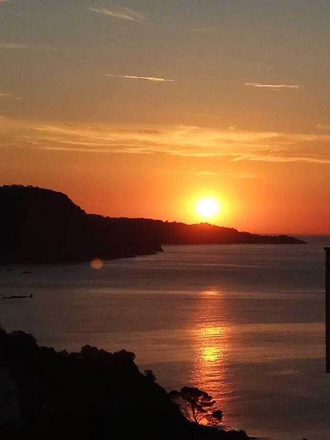 Cala Salions, Chalana I Gerona